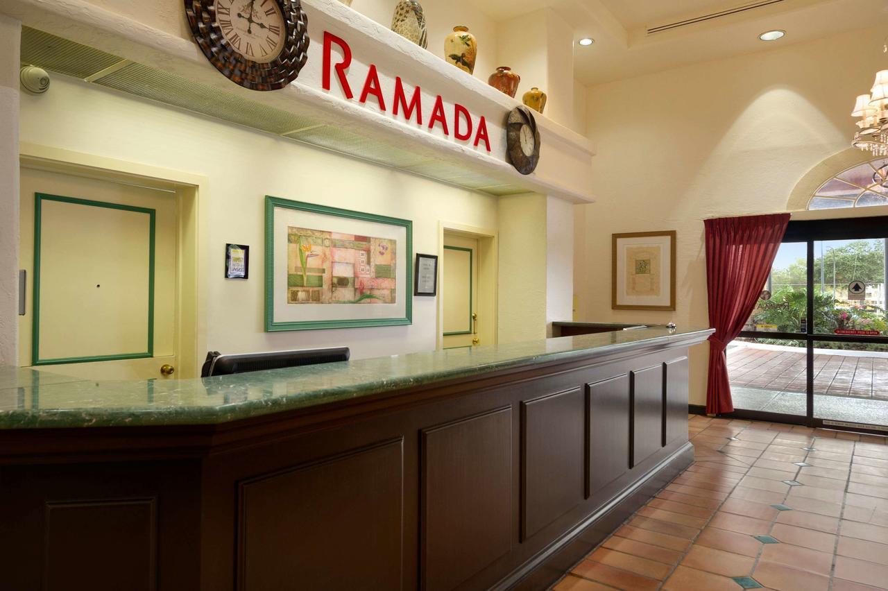 Ramada By Wyndham Kissimmee Downtown Hotel エクステリア 写真