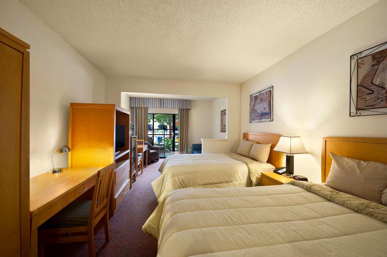 Ramada By Wyndham Kissimmee Downtown Hotel エクステリア 写真