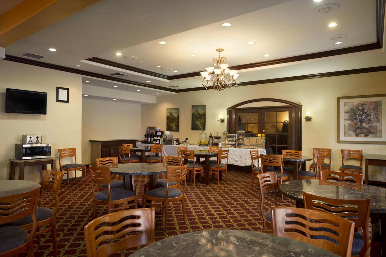 Ramada By Wyndham Kissimmee Downtown Hotel エクステリア 写真