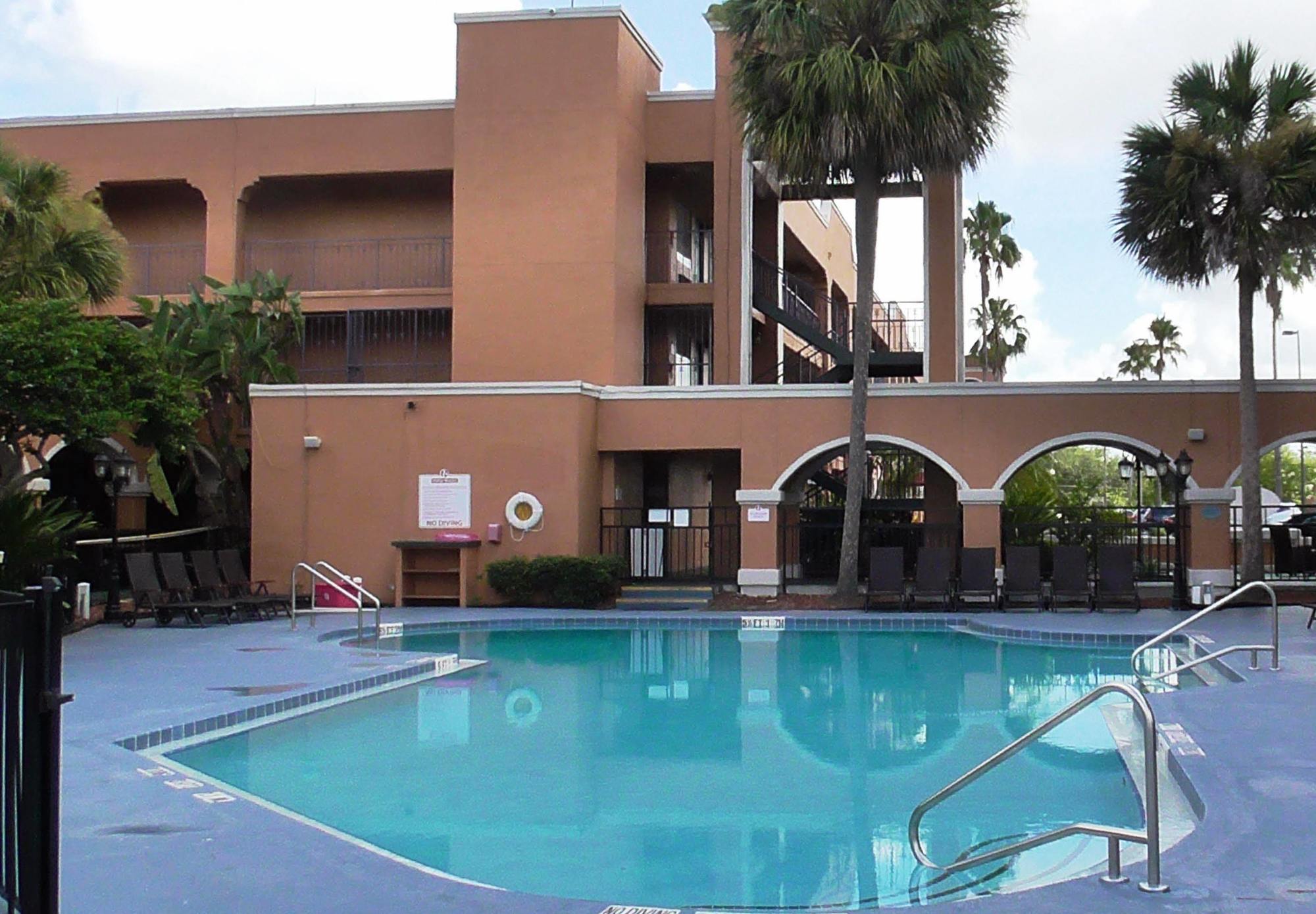 Ramada By Wyndham Kissimmee Downtown Hotel エクステリア 写真