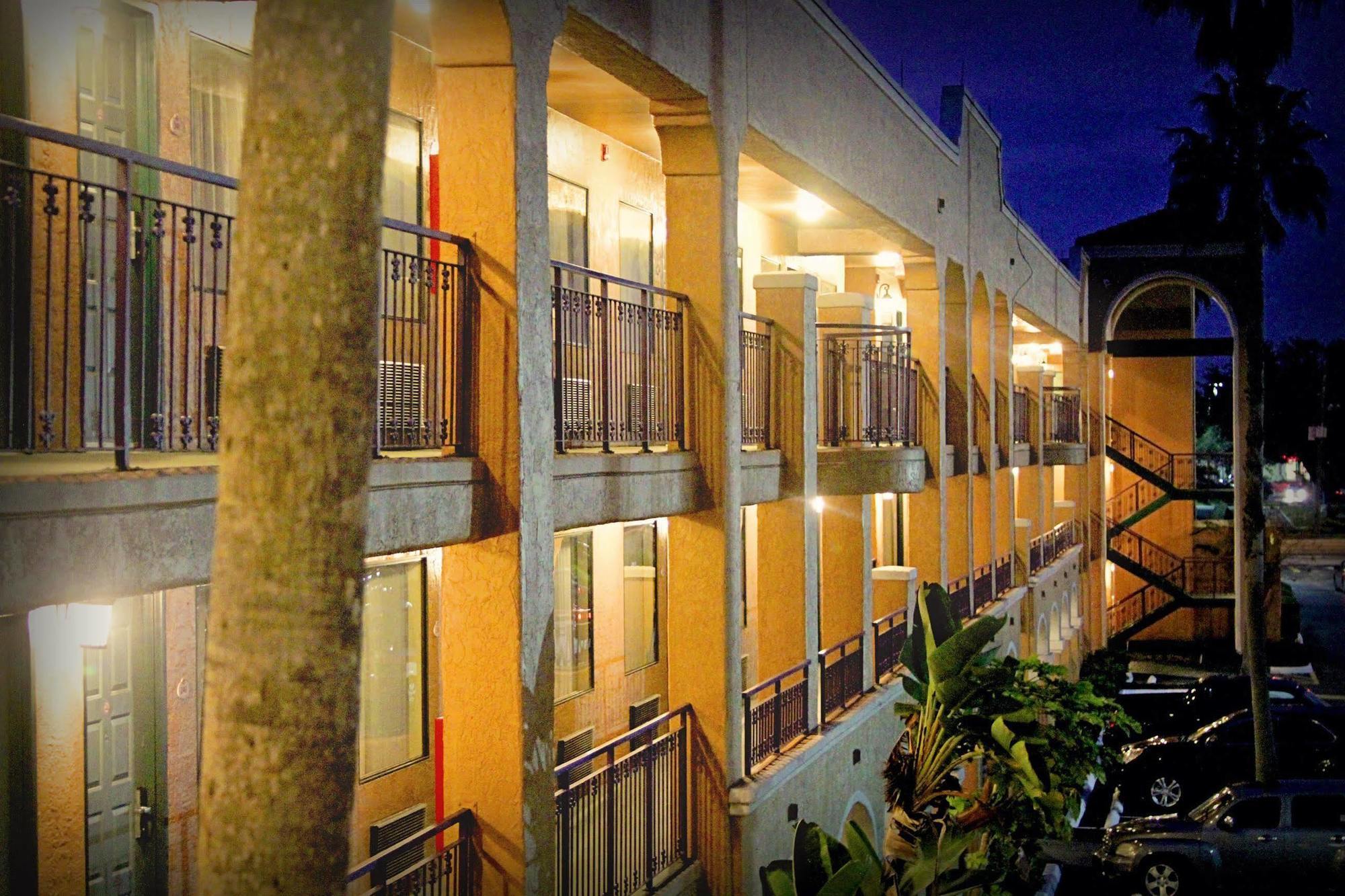 Ramada By Wyndham Kissimmee Downtown Hotel エクステリア 写真