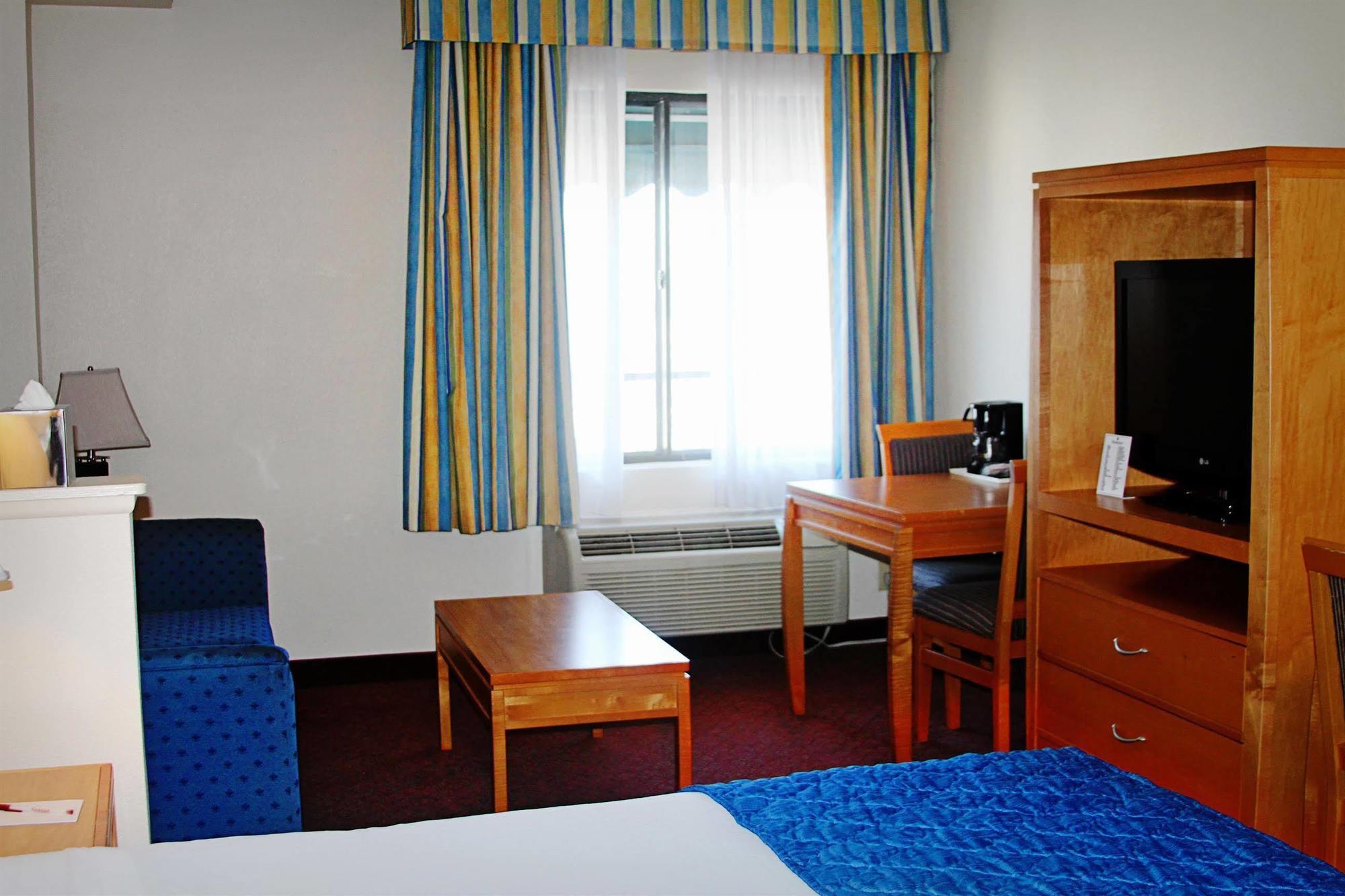 Ramada By Wyndham Kissimmee Downtown Hotel エクステリア 写真
